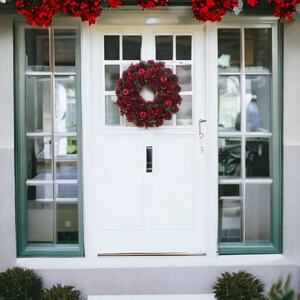 26cm Christmas Wreaths with Pine Cone Ornaments - White