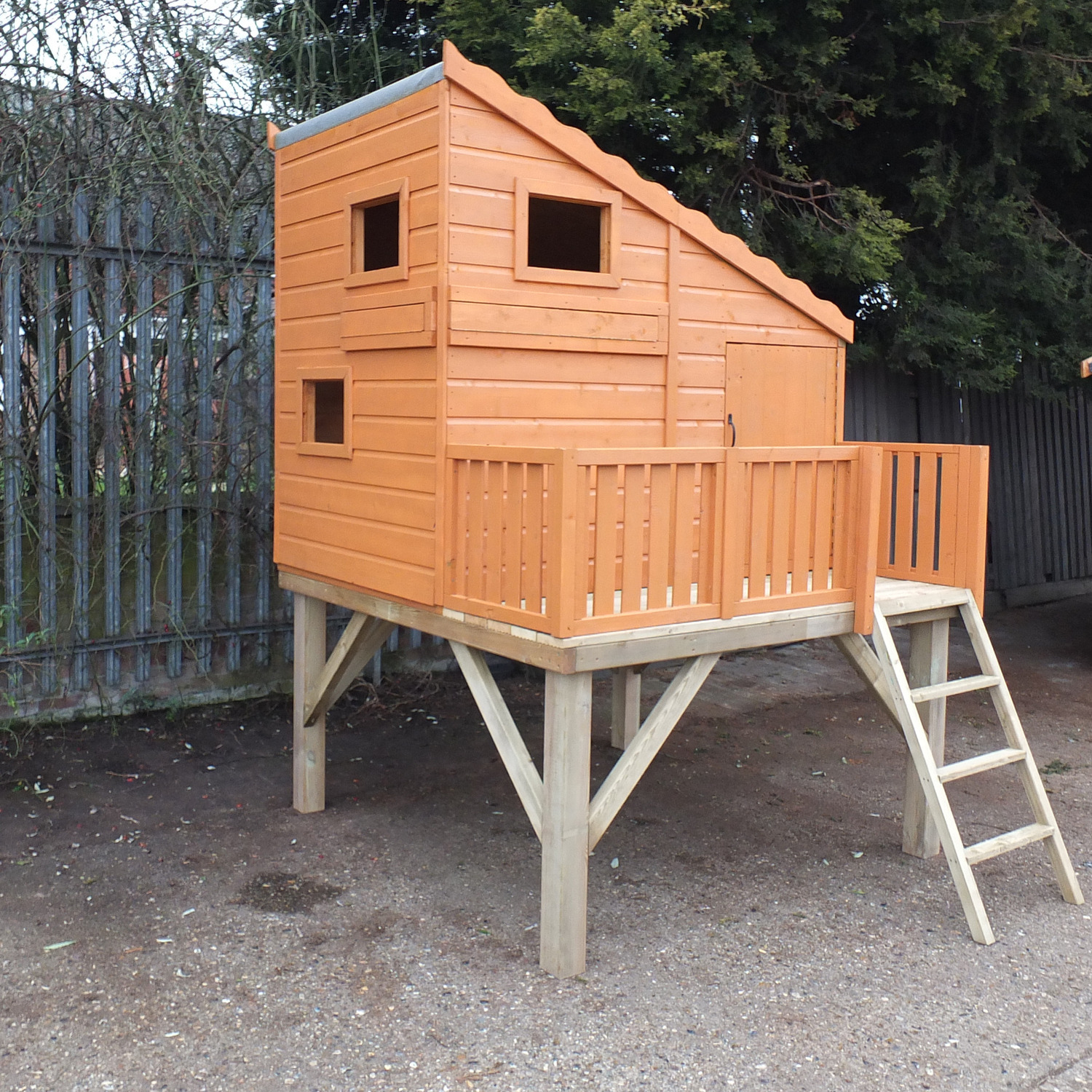 B&Q - Command Post + Platform Playhouse Kid's Wendy House - Image 7